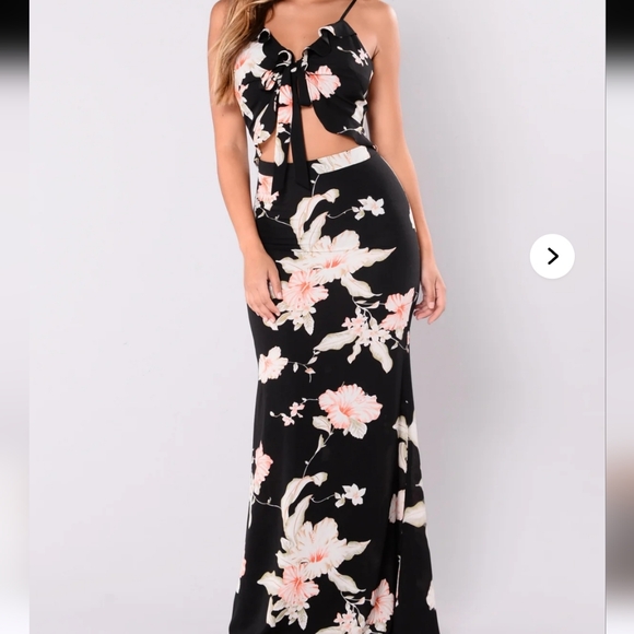 Fashion Nova Dresses & Skirts - Floral Maxi Dress Sexy Date Night Party Concert Size XL Feminine